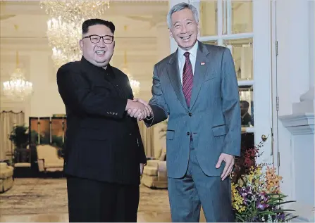  ?? WONG MAYE-E THE ASSOCIATED PRESS ?? North Korean leader Kim Jong Un meets with Singapore's Prime Minister Lee Hsien Loong at the Istana, or presidenti­al palace, on Sunday.