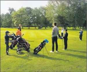  ??  ?? PGA golf profession­al Matt Whelband has opened up a golf academy at Shelthorpe golf course - pictured are youngsters getting some top tips.