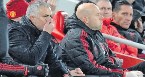  ??  ?? Manchester United manager Jose Mourinho (left).