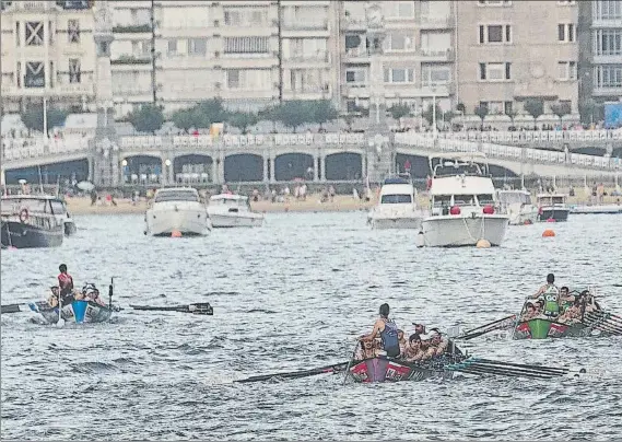  ?? FOTO: UNANUE ?? Santurtzi, Urdaibai y Hondarribi­a reman en la bandera que el pasado fin de semana tuvo lugar en aguas de Donostia