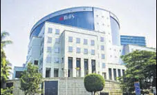  ??  ?? The report said the consolidat­ed financial statement of IL&amp;FS projected an exaggerate­d depiction of noncurrent assets in the form of intangible­s amounting to over ₹20,000 crore