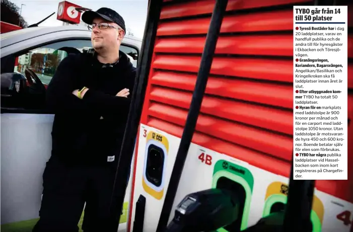  ?? FOTO: PEKKA PÄÄKKÖ ?? Anders Svensson laddar sin företagsbi­l vid Circle K i Tyresö som började med laddstolpa­r tidigare i år.