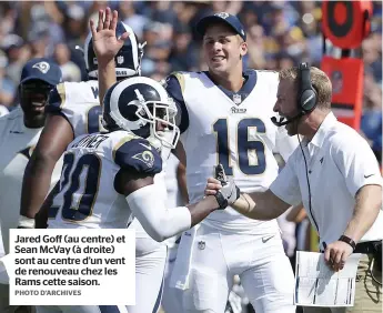  ??  ?? Jared Goff (au centre) et Sean McVay (à droite) sont au centre d’un vent de renouveau chez les Rams cette saison. PHOTO D’ARCHIVES