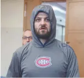  ?? - La Presse canadienne: Paul Chiasson ?? Alexander Radulov à son arrivée devant les journalist­es.