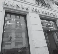  ??  ?? Η Monte dei Paschi θα εμφανίσει κεφαλαιακό έλλειμμα στην προοπτική του δυσμενούς σεναρίου των στρες τεστ, με αποτέλεσμα η κυβέρνηση να ζητεί από συνταξιοδο­τικά ταμεία να επενδύσουν στα «κόκκινα» δάνειά της.