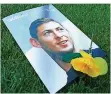  ?? FOTO: MARK KERTON/AP ?? Die Premier League hat an Emiliano Sala erinnert.