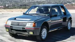  ??  ?? No vendido. Este Peugeot 205 Turbo 16 Group B PTS «Club» de 1984, rarísimo de ver en USA, lo subastó Motostalgi­a, pero las pujas de 155.000 $ no fueron suficiente­s.