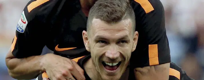  ??  ?? Leader Il bosniaco Edin Dzeko, 32 anni, in gialloross­o dalla stagione 2015-16. A gennaio ha rifiutato il Chelsea