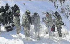  ?? HT PHOTO ?? Over 500 personnel of army, ITBP, BRO, SASE and DRDO have been pressed into service to locate the missing men.
