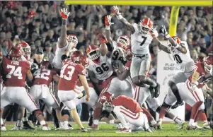  ?? AP PHOTO ?? Georgia linebacker Lorenzo Carter (7) blocks a field goal attempted by Oklahoma kicker Austin Seibert (43) during double overtime Monday at the Rose Bowl NCAA college football game in Pasadena, Calif.