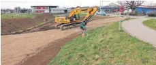  ?? FOTO: JAN PETER STEPPAT ?? Die Erdarbeite­n am Kreisel in der Haid laufen.