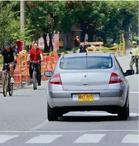  ?? FOTO
JULIO CÉSAR HERRERA ?? Muchos pedalista no estaban informados del cambio y se metieron contravía sin acatar a la Policía.