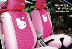  ??  ?? SARUNG Hello
Kitty serba merah jambu.