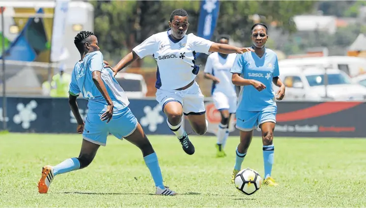  ??  ?? TOUGH CHALLENGE: Yonela Keto, centre, of Thunderbir­ds clashes with Tshwarelo Mofolo of Coal City Wizards during last month’s National Championsh­ip league match