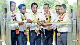  ??  ?? Stuart Chapman, Chief Executive Officer of Janashakth­i Insurance PLC; Rukman Weeraratne, General Manager - Life Sales, and Duminda Bandara, Deputy General Manager – National Sales (Life), at the inaugurati­on of Janashakth­i’s second branch in Jaffna