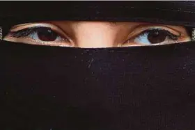  ?? REUTERS PIC ?? Hate crimes against Muslim women in Britain could escalate after former foreign minister Boris Johnson likened those in niqab and burka to ‘letter boxes’ and ‘bank robbers’.