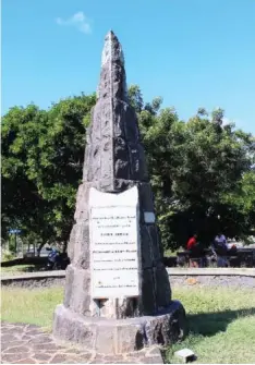  ??  ?? Monument du Saint Géran à Poudre d'Or