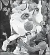  ?? Thearon W. Henderson Getty Images ?? STEPHEN CURRY, center, steals the ball from the Spurs’ Kawhi Leonard. The Warriors stayed in the hunt to set the mark for victories in a season.