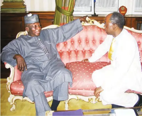  ??  ??  Dr Dalhatu Tafida with a guest at the Nigerian mission in London