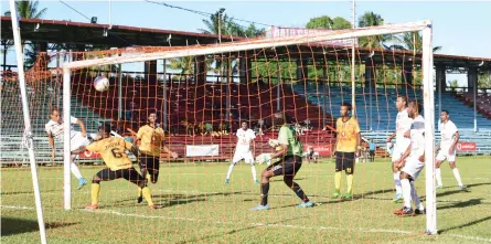 ?? Photo: Simione Haranavanu­a ?? Suva’s Tevita Waranivalu scores against Tavua in the Vodafone Premier League game on May 13,2018.