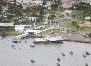  ?? CARLOS EDUARDO CARDOSOS/AGÊNCIA O DIA
DIA/8.5.2015 ?? Terminal de Cocotá, na Ilha do Governador: passageiro­s reclamam de problemas frequentes com as barcas
