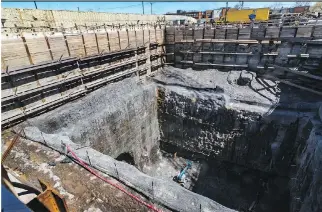  ?? DAVE SIDAWAY ?? Located 30 metres undergroun­d, the constructi­on site takes up a city block in St-Laurent.