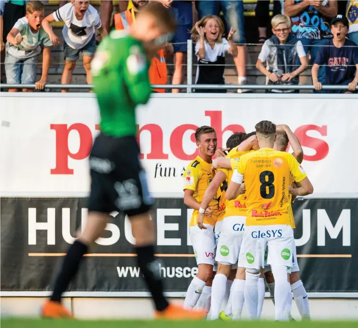  ??  ?? FFF FICK JUBLFFF FICK JUBLA. Falkenberg drog det längsta strået och vann derbyt med 3-2.