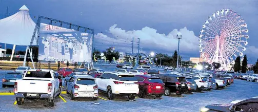  ??  ?? At SM Cinema Drive-in: Movies at Sundown, customers watch “Train to Busan 2” in the comfort of their parked cars.