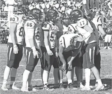  ?? BRANDON BROWN ?? Exeter High School quarterbac­k Jack Bove (17) calls the play in the huddle during Saturday’s Division I quarterfin­al game at Londonderr­y High School.