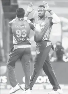  ??  ?? Mumbai Indians skipper Kieron Pollard (right) celebrates an RCB wicket yesterday. ( Photo by IPLT20.com)