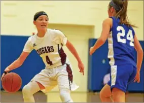  ?? KYLE MENNIG — ONEIDA DAILY DISPATCH ?? Stockbridg­e Valley’s Jillian Jacobs (4) dribbles the ball as Watertown IHC’s Julia O’Brien (24) defends during their Section III Class D quarterfin­al match in Syracuse on Sunday.