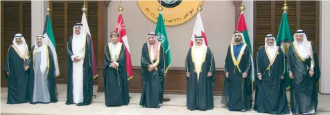  ?? MORE PICS ON P2 MOHAMED AL RASHDI ?? GCC leaders before the beginning of the summit meeting in Manama on Tuesday. PHOTO BY