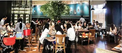  ??  ?? urban
WAJIB DIKUNJUNGI: Memiliki interior yang didesain dengan konsep urban lifestyle, Domi | Deli menawarkan beragam menu dari berbagai negara.