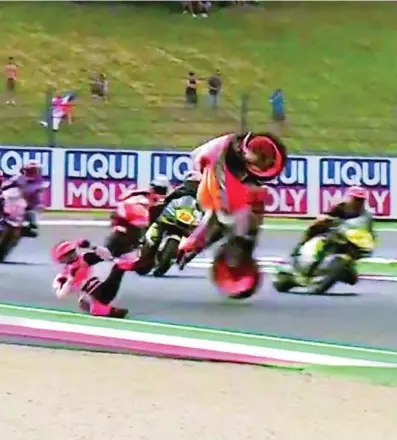  ?? TWITTER MOTOGP ?? Marc Márquez, en el momento de su accidente en Mugello