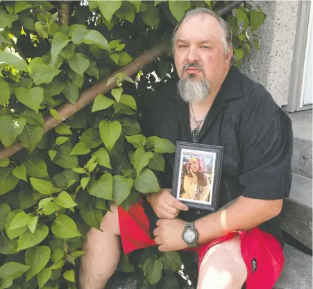  ?? JASON PAYNE ?? Greg Sword holds a picture of his 14-year-old daughter Kamilah, who died of a drug overdose last August. The B.C. Coroners Service told him that Kamilah had three drugs in her system at the time: cocaine, MDMA and hydromorph­one, also known as Dilaudid.