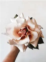  ?? Fleur McHarg / “The Flower Expert” ?? Roses exemplify grace and elegance. Allow the petals to fall gently around the base of the vase — the quiet fading of the flower is part of its beauty.