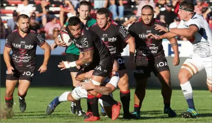  ?? (Photo Luc Boutria) ?? Les Toulonnais avaient tout renversé sur leur passage le week-end dernier face à Agen. Mais ce sera une tout autre histoire ce soir sur la pelouse clermontoi­se.