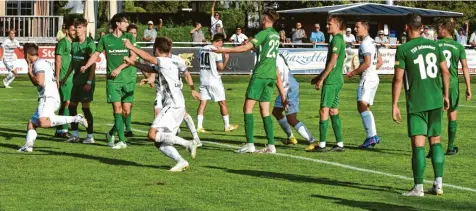  ?? Foto: Christian Kruppe ?? Beim Hinspiel gegen Jetzendorf machten die Schwabmünc­hner durch einen Kopfballtr­effer von Benedikt Berger den Sieg klar. Ob es am Sonntag zu einem Erfolg reicht, wird sich zeigen.