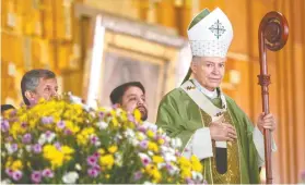  ??  ?? Ayer, durante la homilía celebrada en la Basílica de Guadalupe, el arzobispo Carlos Aguiar llamó a los fieles a respetar la dignidad del ser humano, evitar la violencia e impulsar el diálogo.