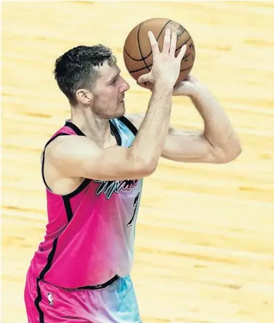  ?? MARTA LAVANDIER/AP ?? Miami point guard Goran Dragic aims for a 3-point shot during the Heat’s home game against the Los Angeles Lakers on Thursday. Dragic was given a game off Wednesday during the team’s back-to-back set.