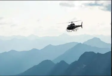  ??  ?? Above: Robson Heli Magic flying into Mount Robson