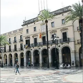  ?? AYUNTAMIEN­TO DE VILANOVA I LA GELTRÚ ?? Restauraci­ón. Vilanova iniciará las obras de reforma de la plaza de la Vila, donde está el Ayuntamien­to, valoradas en 115.000 euros