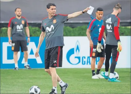  ?? FOTO: JA SIRVENT ?? Fernando Hierro dirigió ayer su primer entrenamie­nto como selecciona­dor en Krasnodar