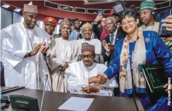  ??  ?? Nigerian President Muhammadu Buhari (centre) receiving applause of other African leaders after signing the African Continenta­l Free Trade Area (AfCFTA) agreement on July 7, 2019, during the African Union summit in Niger Republic