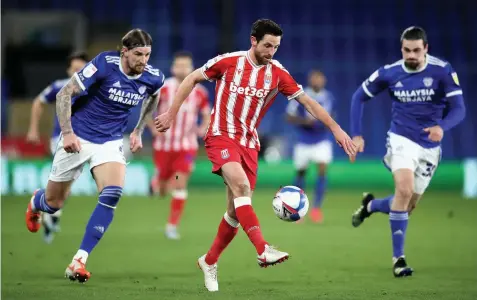  ?? Pictures: Getty Images & PA ?? FORWARD THINKING: Stoke City’s Joe Allen makes progress in the Championsh­ip clash at Cardiff.