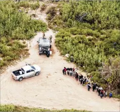  ?? THE NEW YORK TIMES 2022 ?? Migrants are apprehende­d at the border near Eagle Pass, Texas, on Dec. 21. The U.S. is planning severe limitation­s on asylum seekers.