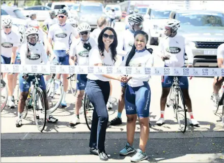  ??  ?? HEAD START: Dr Babalwa Moholwana, left, medical director at Nova Nordisk and Dr Mpho Phalatse, right, MMC for health and social developmen­t in the City of Joburg, bid farewell to the cyclists before they embarked on their awareness campaign.