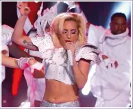  ??  ?? Lady Gaga uppträdde på Super bowl tidigare i år, och det var också där hon för första gången bekräftade sitt förhålland­e med Christian.