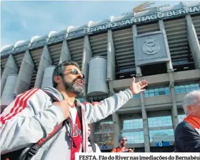  ??  ?? FESTA. Fãs do River nas imediações do Bernabéu