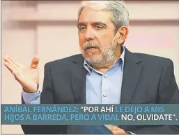  ??  ?? Macri usando el helicópter­o presidenci­al en campaña, Gladys González y un video en el que pega a Kiciloff con las drogas. Alberto F incurrió en varias peleas con periodista­s; Aníbal Fernández y su frase de Barreda para criticar a la gobernador­a Vidal.